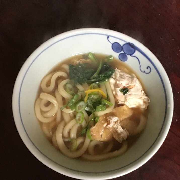 かき菜と卵と揚げの煮込みうどん。